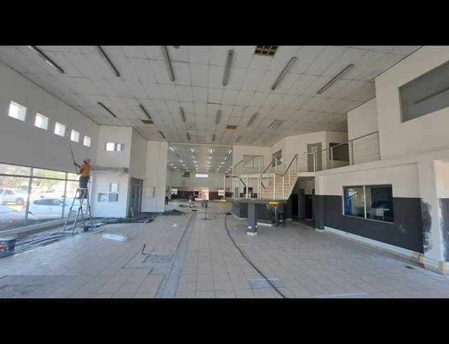 791M² SHOWROOM TO LET IN ALTON